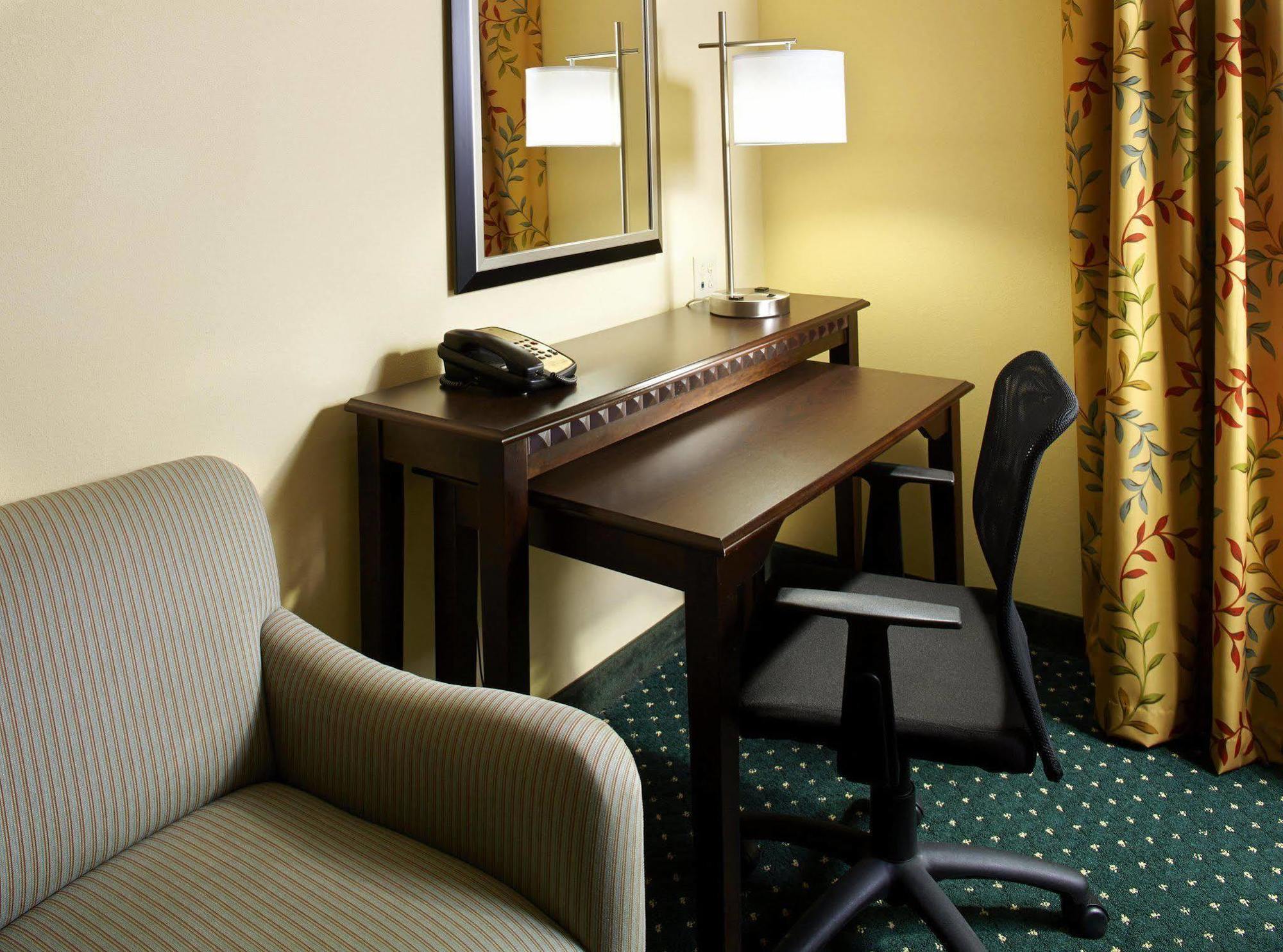 Hampton Inn & Suites Clearwater St Petersburg Ulmerton Road Fl Екстер'єр фото